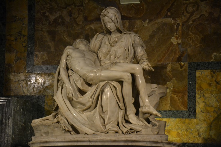 St. Peter's Basilica - Michelangelo's Pietà