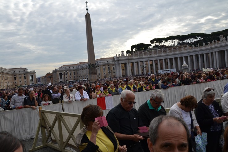 Crowd at Papal Audience